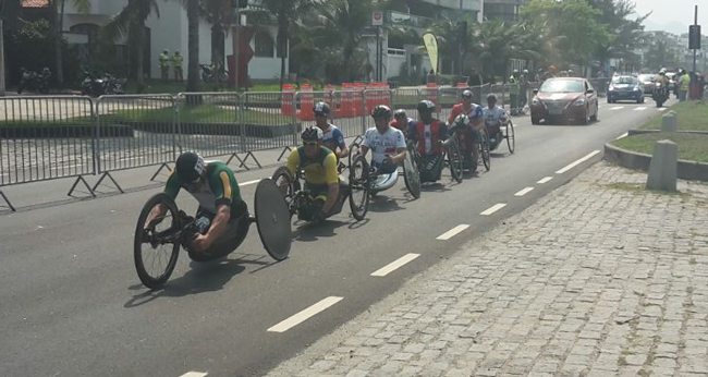 24 uur later: bewegend beeld van de wegraces in Rio