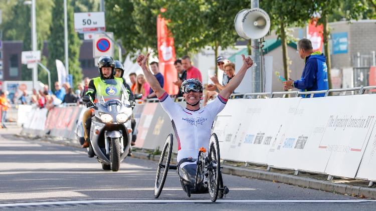 Handbiker Tim de Vries wil sport helpen groeien