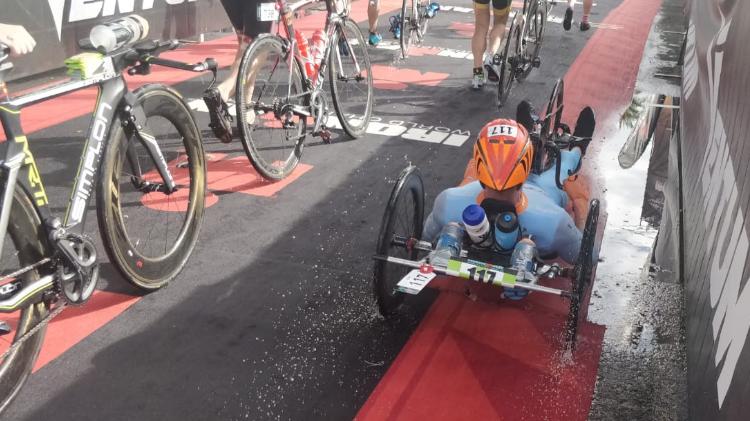 Geert Schipper wint Ironman voor handbikers