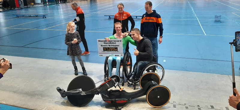 Werelduurrecord handbiken weer in handen van Geert Schipper